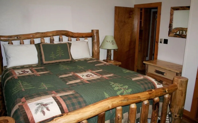 photo 3 of Mountain Pine Cabin With Personal Hot Tub - Dog-friendly! 3 Bedroom Cabin - #20-NCD0296