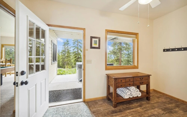 photo 3 of Mountain View Lodge 4 Bedroom Home by Redawning
