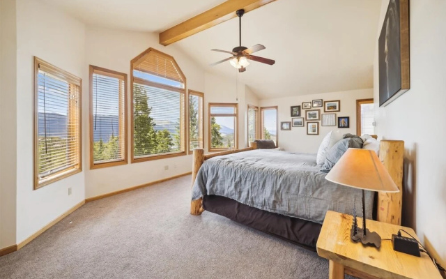 photo 4 of Mountain View Lodge 4 Bedroom Home by Redawning