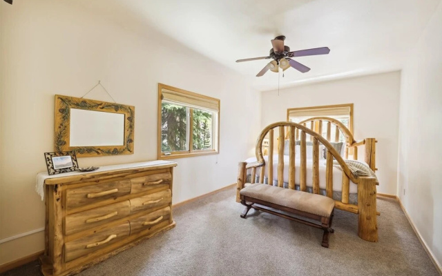 photo 5 of Mountain View Lodge 4 Bedroom Home by Redawning