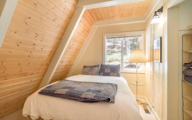 photo 2 of Mountaineer by Avantstay Classic A Frame w/ a Great View & Access To Lake Tahoe Park Association