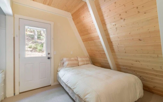 photo 4 of Mountaineer by Avantstay Classic A Frame w/ a Great View & Access To Lake Tahoe Park Association