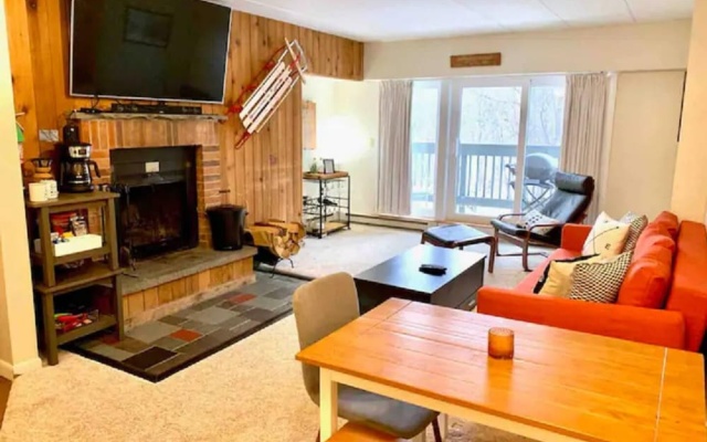 photo 4 of Mt Green Pool Gym Sauna Hot tub Open 3br 2b