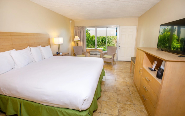 photo 4 of Naples Garden Inn