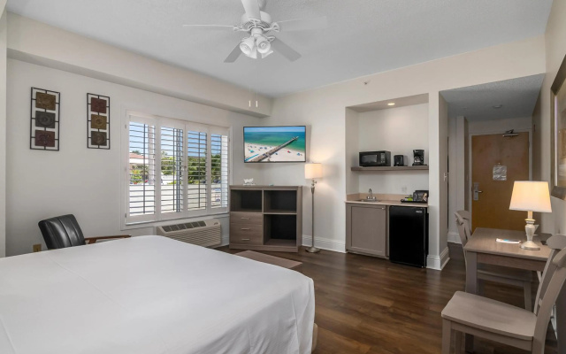 photo 5 of Naples Park Central Hotel