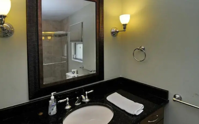 photo 5 of NaplesFloridaVacationHomes.com: Monte Carlo Vacation Rental Home