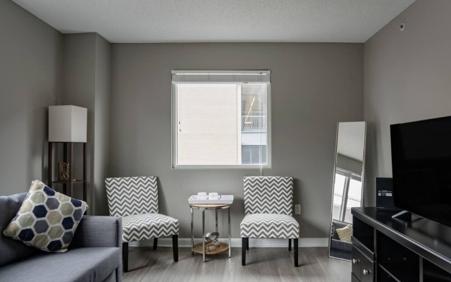 photo 3 of Nashville's #1 Location 2BR/2BATH - Free Parking - Music City! (CH1)