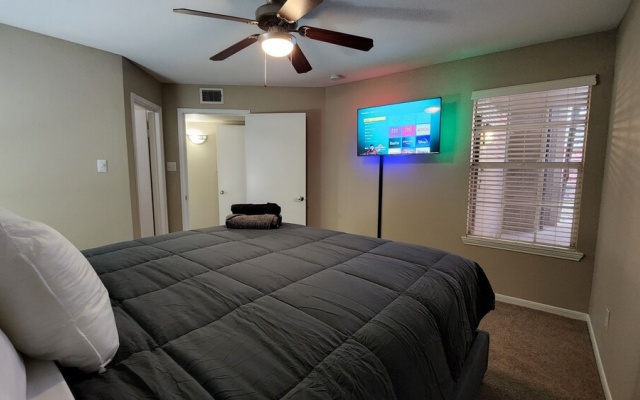 photo 5 of Near Nrg - Book For Rodeo - 2 Bedroom 2 Bath - Resort Style Pool