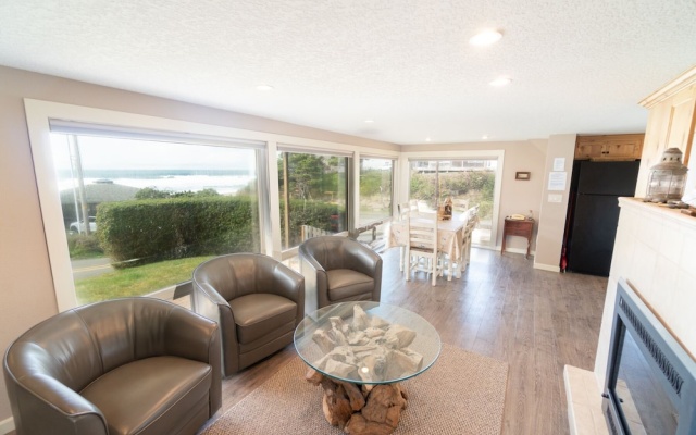 photo 3 of Neptune Beach - 3 Br Home