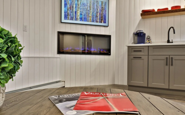 photo 2 of New Killington Studio W/ Kitchenette, Wifi, Tv, Fireplace. Close To Resort On The Shuttle Route. 212 1 Bedroom Condo