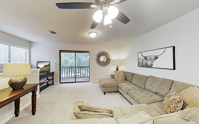 photo 3 of New Listing! Hill Country Getaway W/ Large Balcony 2 Bedroom Apts