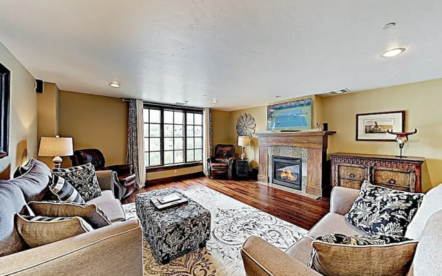 photo 3 of New Listing! Luxe Mountain-view W/ Hot Tubs 3 Bedroom Condo
