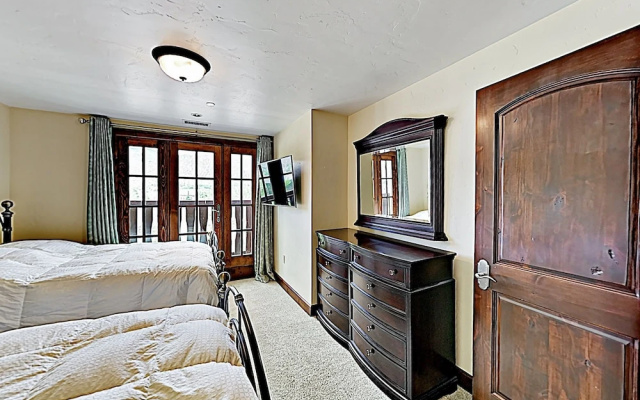 photo 4 of New Listing! Luxe Mountain-view W/ Hot Tubs 3 Bedroom Condo