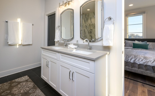 photo 4 of New Listing! Luxe New-build W/ Rooftop Lounge 3 Bedroom Townhouse