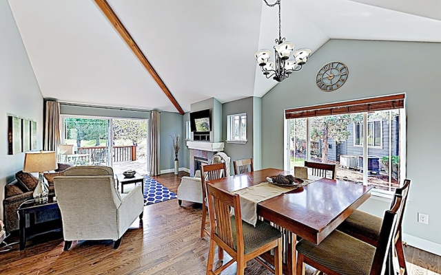 photo 3 of New Listing! Modern Townhome On Golf Course 3 Bedroom Townhouse
