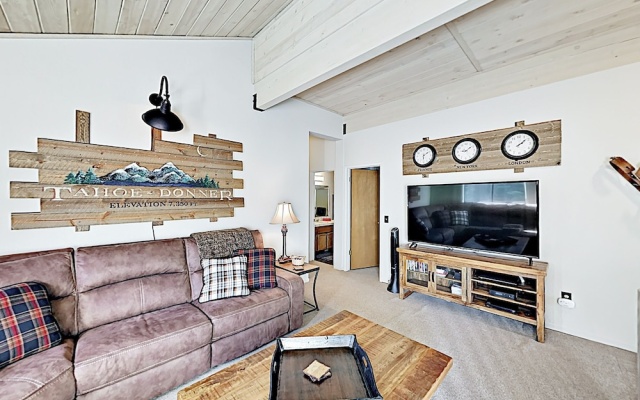 photo 2 of New Listing! Modern W/ Pool & Private Garage 4 Bedroom Home