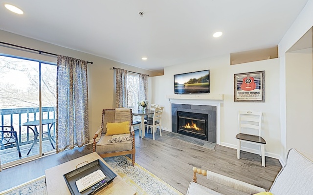 photo 2 of New Listing! Riverfront In Germantown 1 Bedroom Condo