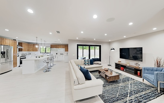 photo 5 of New Listing! Singer Island Stunner W/ Pool 3 Bedroom Home
