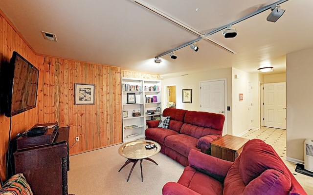 photo 4 of New Listing! Spacious Hillside Ada Access 4 Bedroom Home