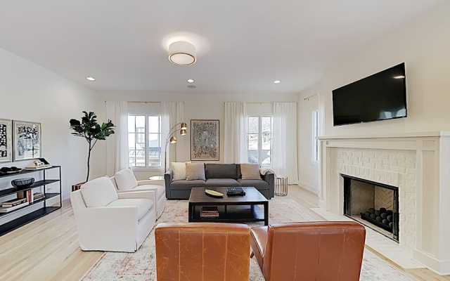 photo 2 of New Listing! Stylish All-suite End Unit W/ Garage 3 Bedroom Townhouse