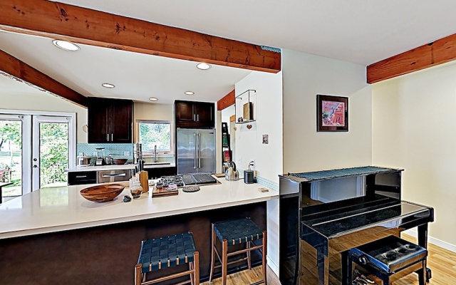 photo 2 of New Listing! Stylish Near Trendy Ballard 3 Bedroom Home