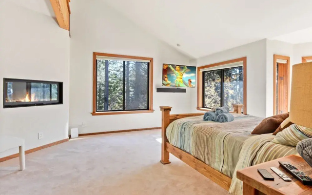 photo 4 of New Listing! Sugar Bear Lodge W/ Hot Tub 4 Bedroom Home