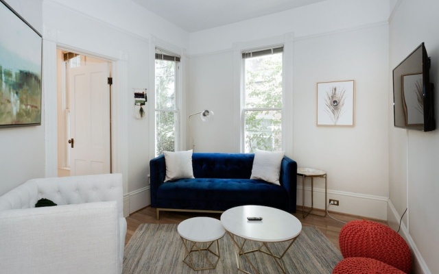 photo 2 of New Listing! Updated Victorian W/ Lake Union Views 3 Bedroom Home