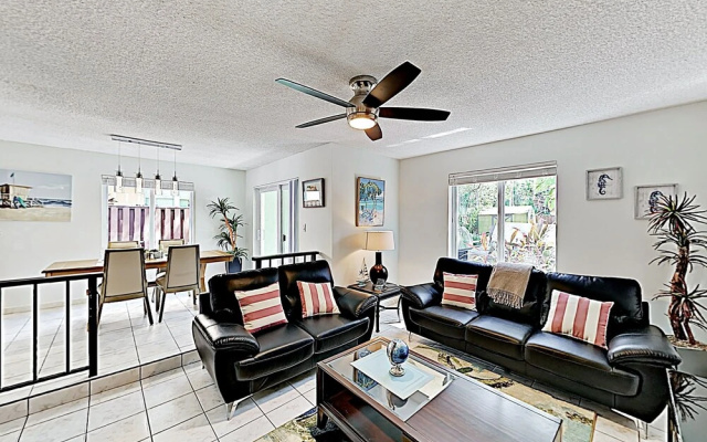 photo 2 of New Listing! Updated W/ Private Hot Tub 3 Bedroom Duplex