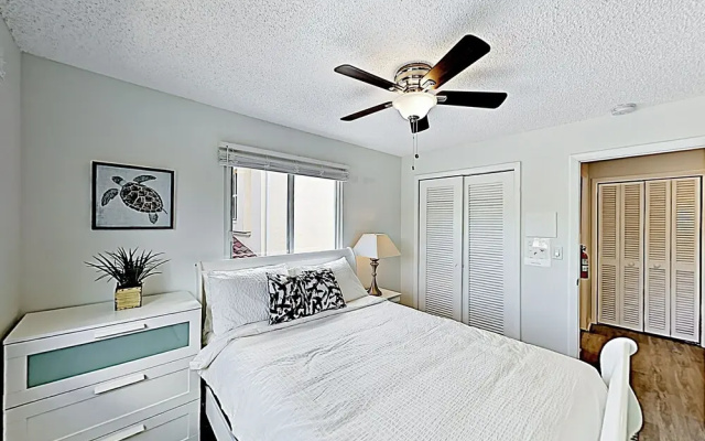 photo 4 of New Listing! Updated W/ Private Hot Tub 3 Bedroom Duplex
