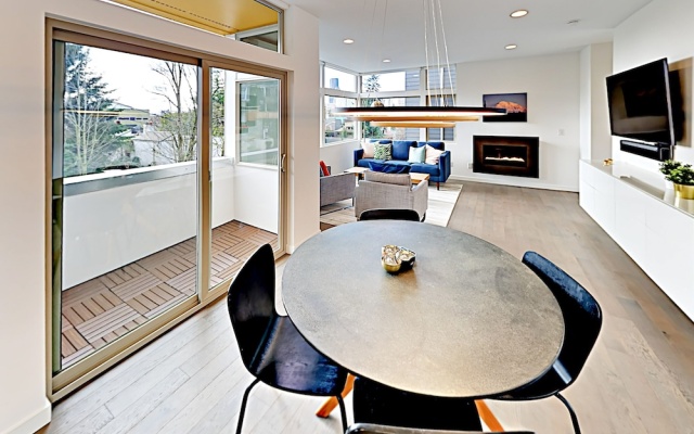 photo 4 of New ! Private Rooftop Deck W/ City Views 3 Bedroom Townhouse