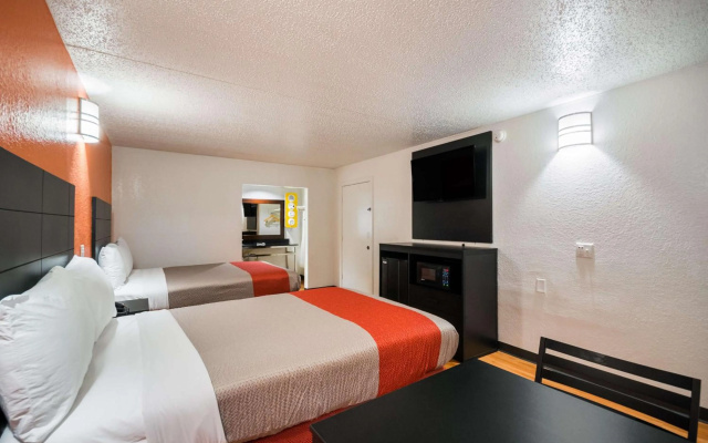 photo 5 of Motel 6 Houston, TX - Brookhollow