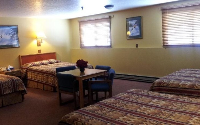 photo 2 of Summit Inn