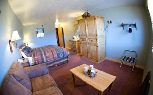 photo 5 of Summit Inn