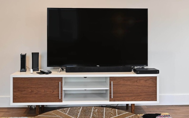 photo 3 of Newly Remodeled 3 BDR House Near Dodgers Stadium