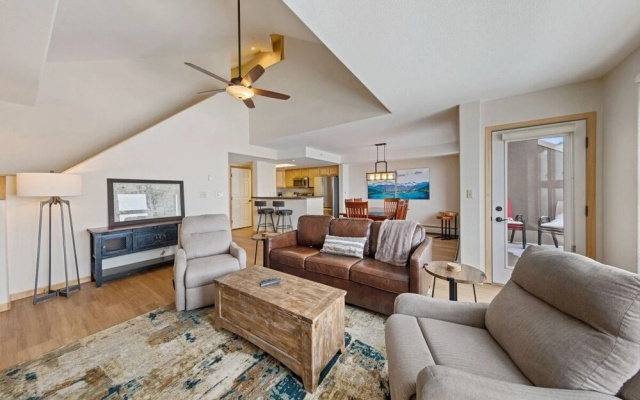 photo 4 of Newly Renovated 3 Bedroom Plus Loft With Stunning Mountain and Lake Views! 3 Condo by Redawning