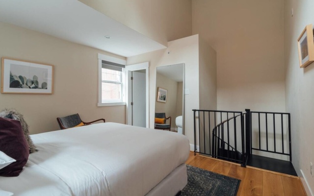 photo 4 of Renovated & Modern Home in Downtown Philly