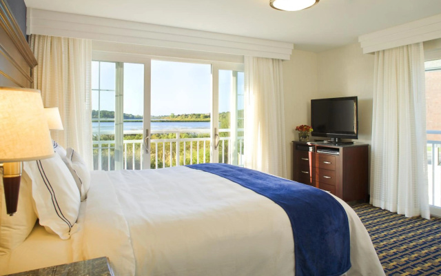 photo 3 of Newport Beach Hotel & Suites