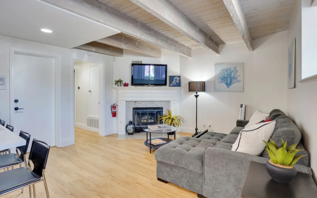 photo 4 of Newport Beach Vacation Rental Near Beach & Pier