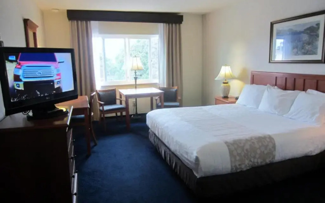 photo 3 of Newport Channel Inn - Near Huntington State Beach