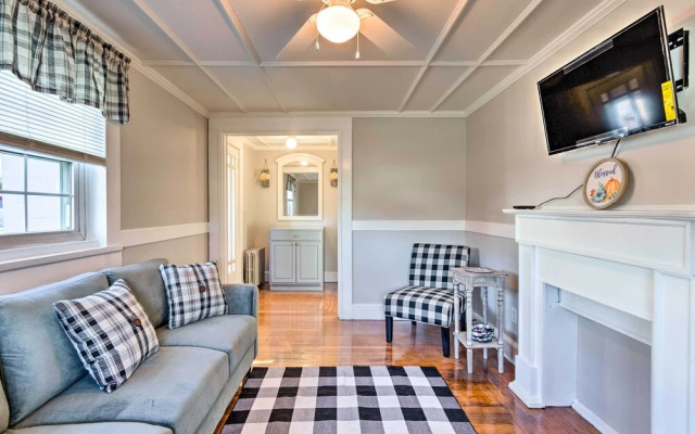 photo 4 of Newport House < 3 Mi to Beaches & Bowens Wharf!