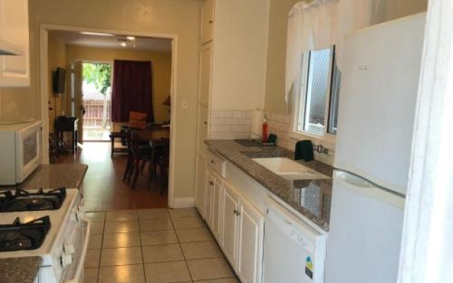 photo 3 of Nice 2 Bedroom in Burbank