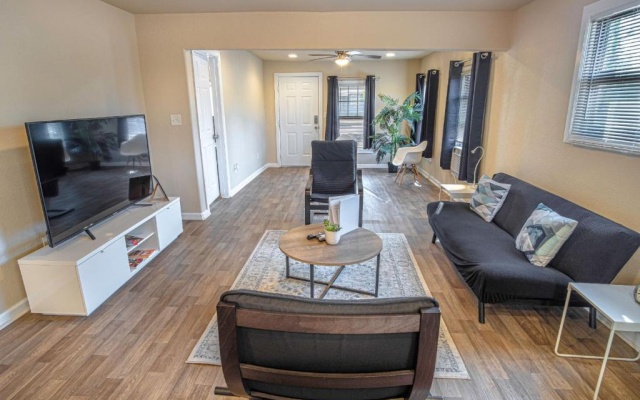 photo 4 of Nice 3B 2BA Near Downtown 2 Min AtandT Center
