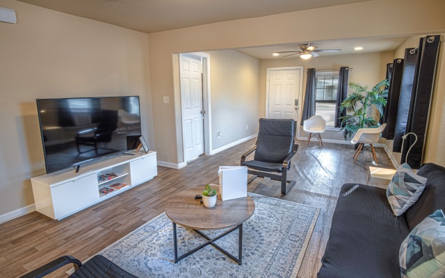 photo 5 of Nice 3br/2ba Near Downtown 2 min At&t Center