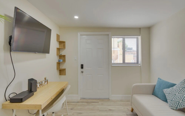 photo 3 of Nifty Miami Apartment ~ 5 Mi to Downtown!