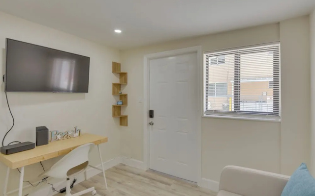 photo 4 of Nifty Miami Apartment ~ 5 Mi to Downtown!