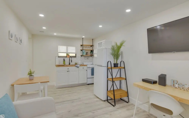 photo 5 of Nifty Miami Apartment ~ 5 Mi to Downtown!