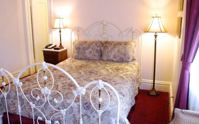 photo 5 of Nob Hill Inn