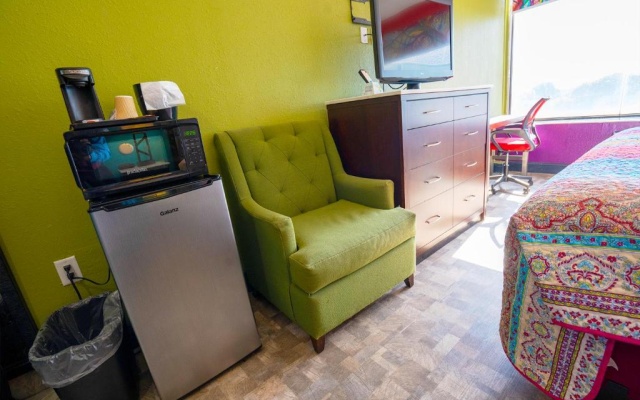photo 5 of Philly Inn & Suites Hotel