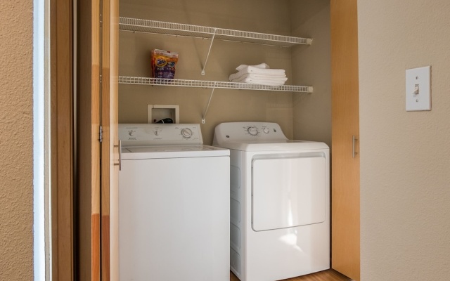 photo 2 of North Loop 1 BR Apt by Frontdesk