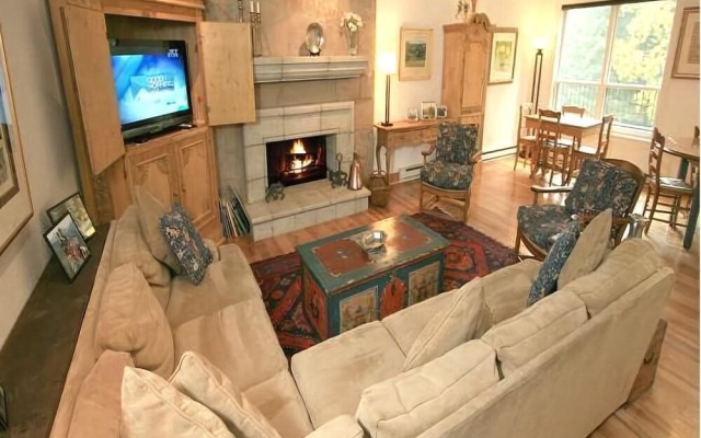 photo 2 of Northwoods Luxury Condo Close to Chairlift by RedAwning
